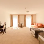 Elbrus & Wellness 3* 슈차이르크