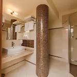 Elbrus & Wellness 호텔 슈차이르크