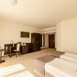 호텔 Elbrus & Wellness 3*