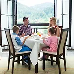 Elbrus & Wellness Hotel