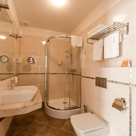 Elbrus & Wellness Hotel 3*