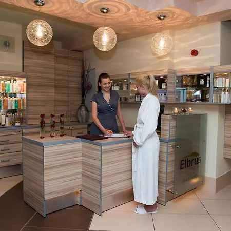 Elbrus Spa & Wellness Отель Щирк