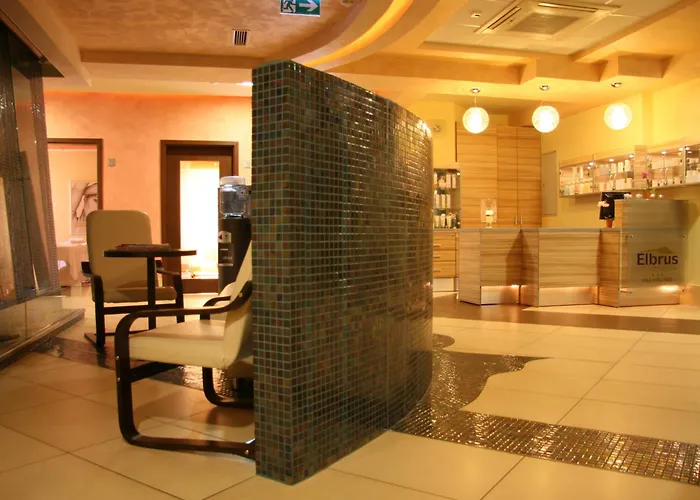 Hotel Elbrus & Wellness 3*