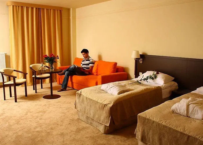 Hotel Elbrus & Wellness 3*